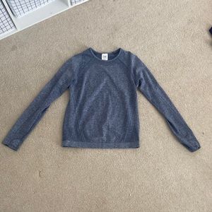 athleta long sleeve. great condition, no flaws. size 8-10